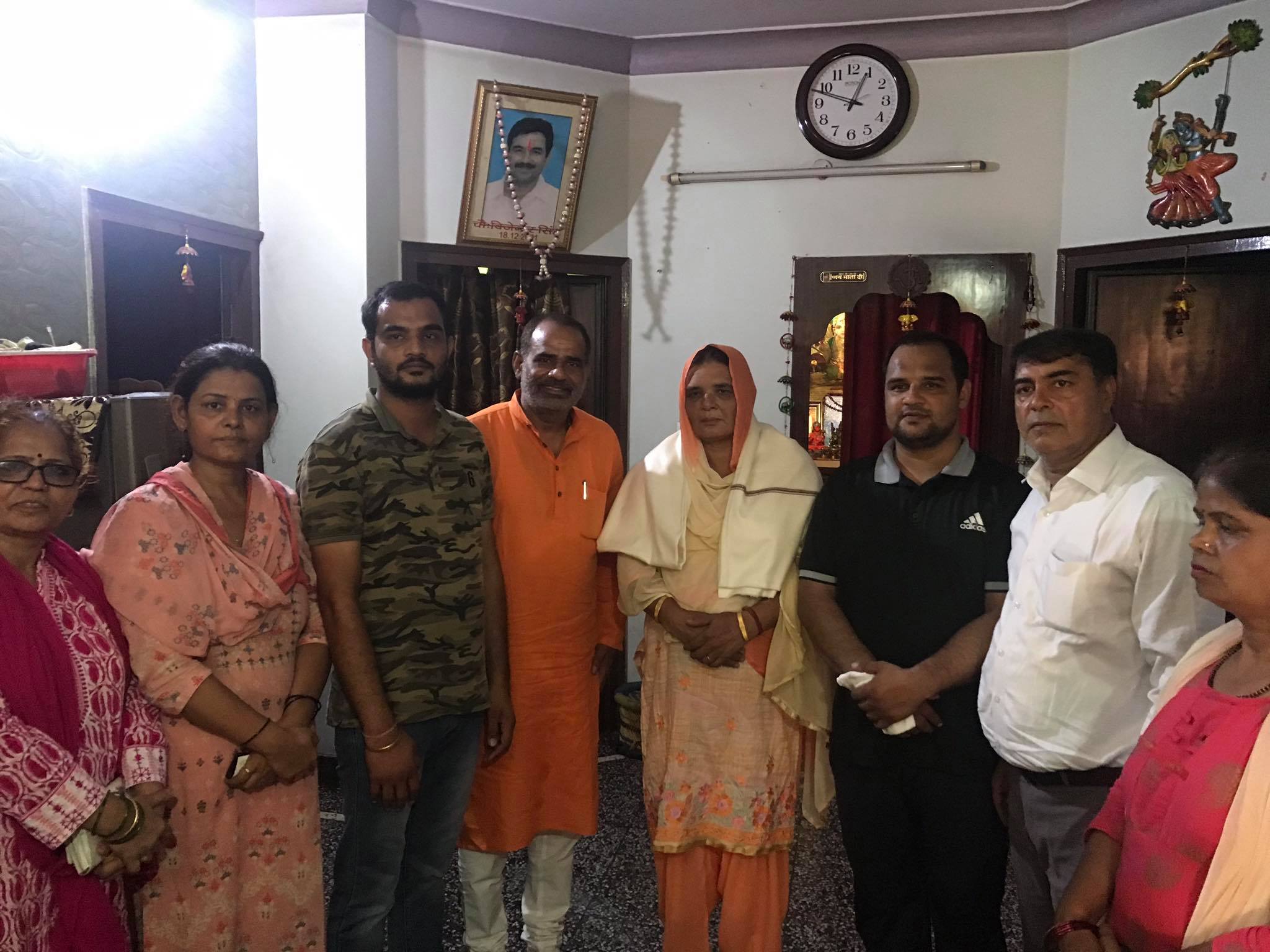 13.Aug.2019 || स्वतंत्रता दिवस के उपलक्ष्य में दक्षिणी दिल्ली सांसद श्री बिधूड़ी ने किया शहीद विजेन्द्र सिंह गुर्जर की प्रतिमा पर माल्यार्पण व उनके परिवार का सम्मान..